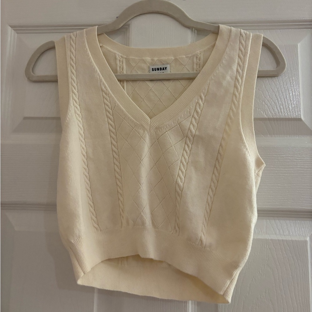 Aritzia Sunday Best Cream Cable Knit Cropped Sweater Vest XS Preppy